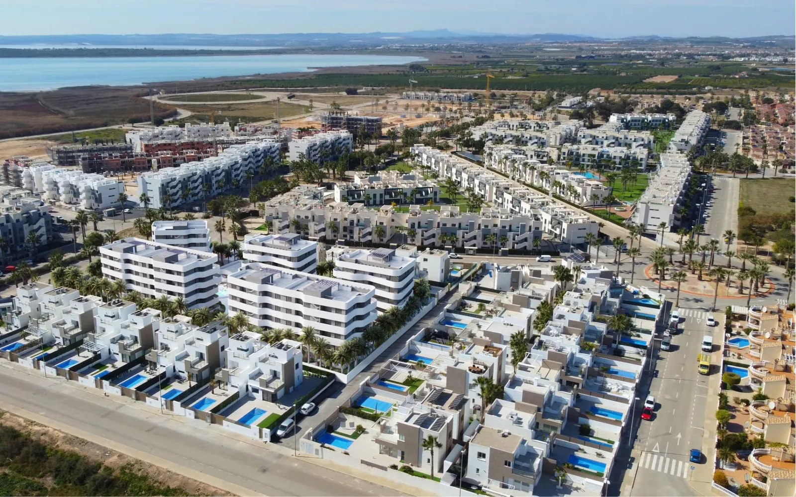 Apartamento de 2 dormitorios en Guardamar del Segura, Costa Blanca — foto 1 de 30