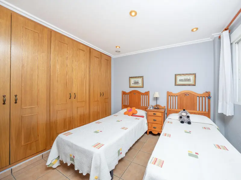 Maison mitoyenne avec 5 chambres à Daya Nueva, Costa Blanca — photo 27 sur 30