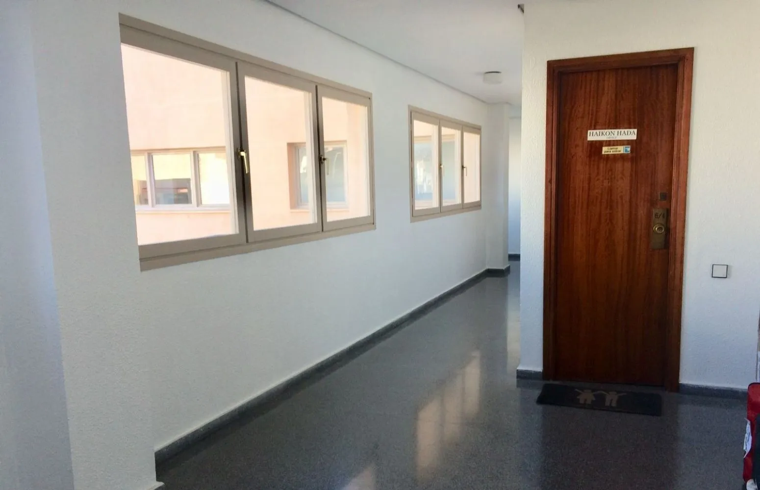 Local comercial de 1 dormitorios en Elche, Costa Blanca — foto 1 de 9