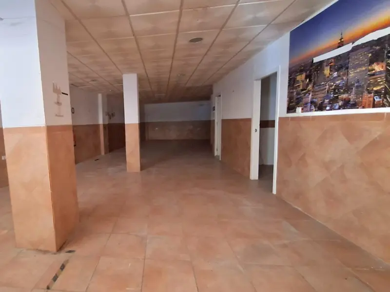Комерційне приміщення у Alicante, Коста-Бланка — фото 2 з 12