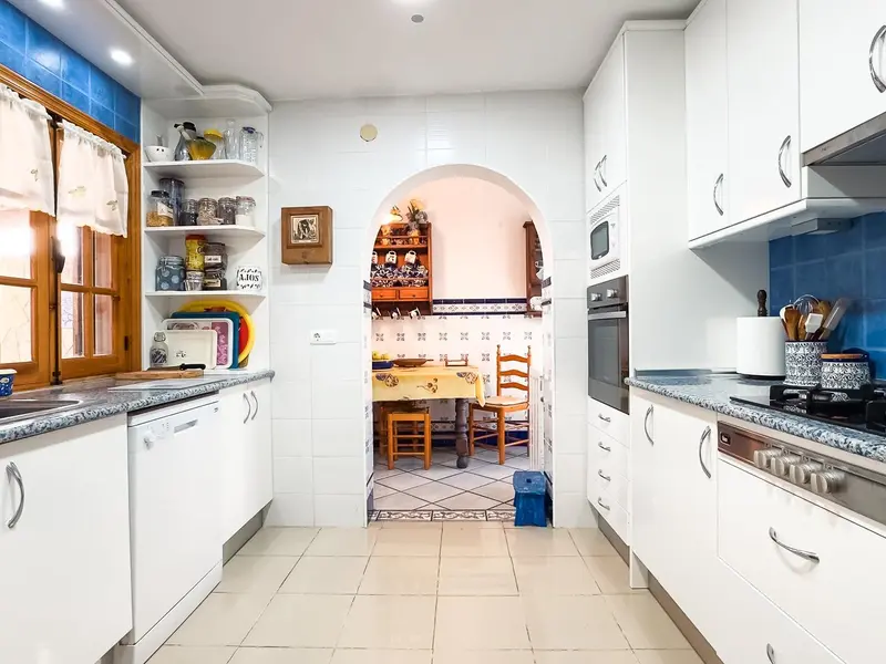 Villa de 4 dormitorios en La Nucía, Costa Blanca — foto 2 de 30
