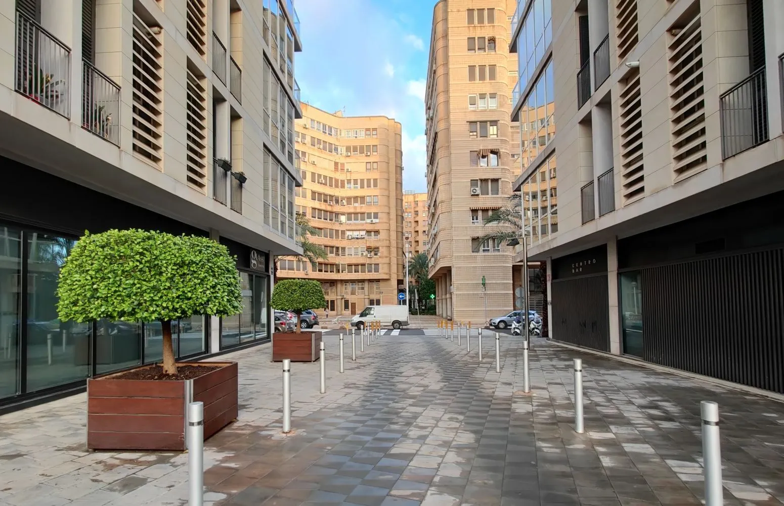 Local comercial en Elche, Costa Blanca — foto 1 de 16