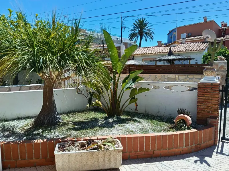 بنغالو de 3 dormitorios en Dénia, Costa Blanca — صورة 2 من 11