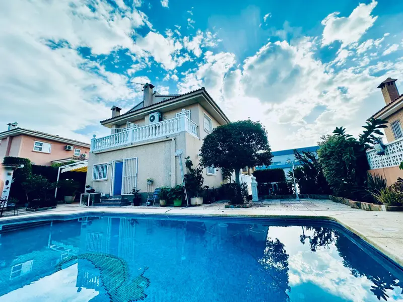 Villa de 4 dormitorios en Benidorm, Costa Blanca — foto 2 de 26