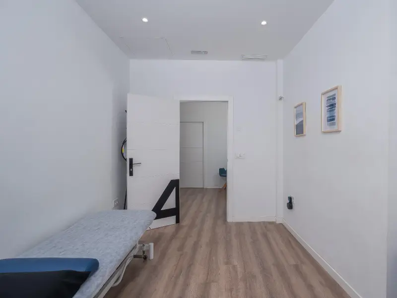 Local comercial de 4 dormitorios en Alicante, Costa Blanca — foto 11 de 30