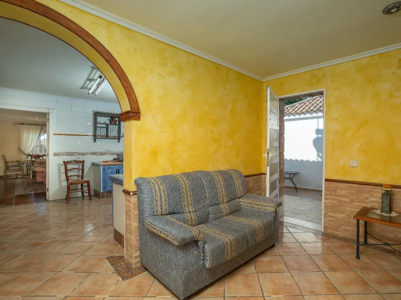 Villa with 3 bedrooms in Elche, Costa Blanca — photo 19 of 30