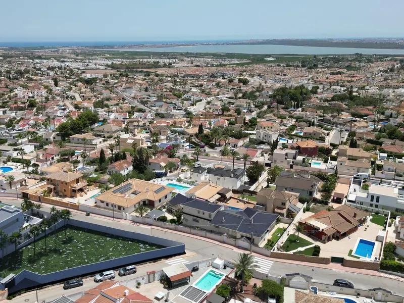 Villa de 3 dormitorios en Rojales, Costa Blanca — foto 27 de 30