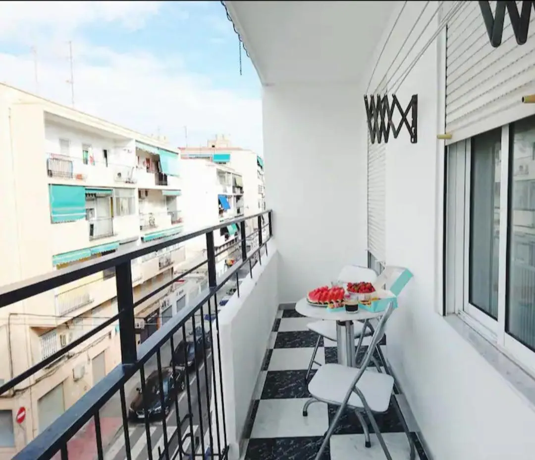 Apartamento de 2 dormitorios en Alicante, Costa Blanca — foto 1 de 17