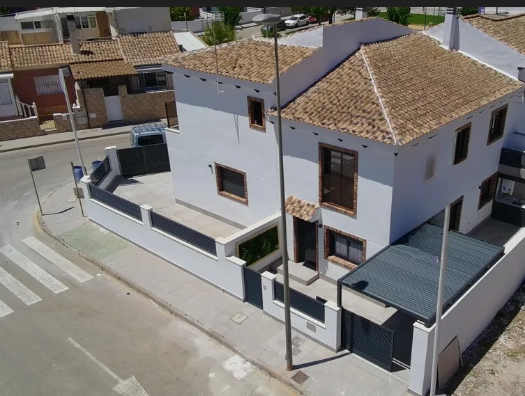 Halfvrijstaand met 3 slaapkamers in Pilar de la Horadada, Costa Blanca — foto 1 van 1