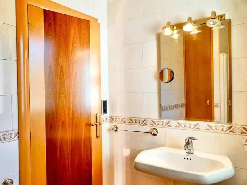 Casa de campo de 5 dormitorios en Desconocido, Costa Blanca — foto 29 de 30