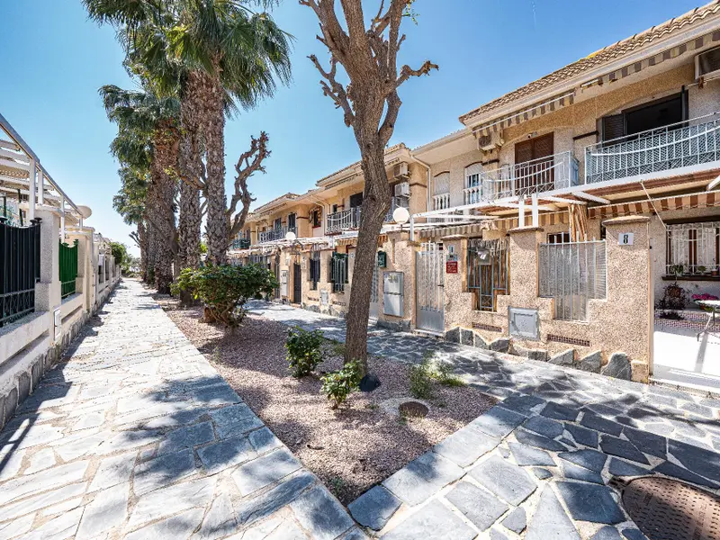 Bungalow with 1 bedrooms in Santa Pola, Costa Blanca — photo 17 of 30