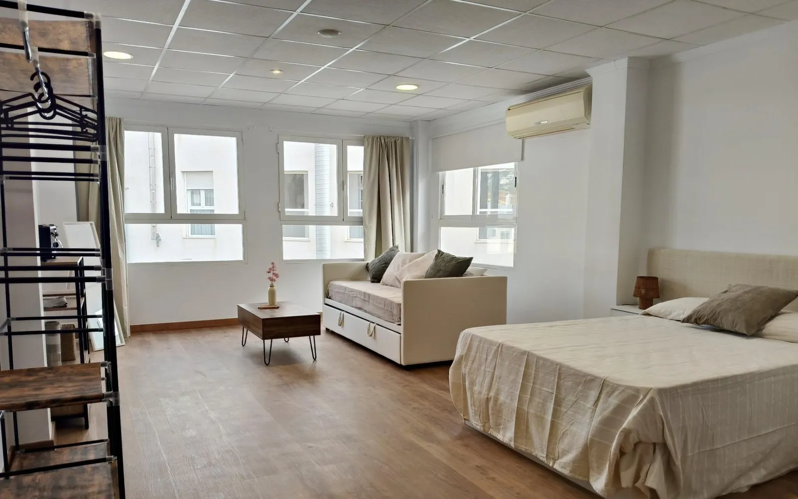 Local comercial de 4 dormitorios en Calpe, Costa Blanca — foto 1 de 18