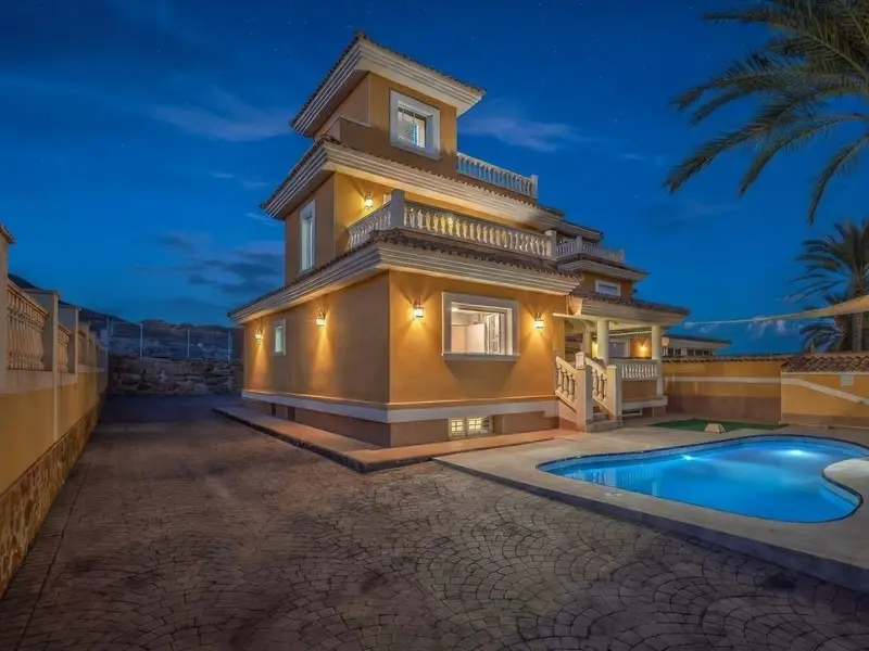 Вілла з 5 спальнями у El Campello, Коста-Бланка — фото 1 з 30