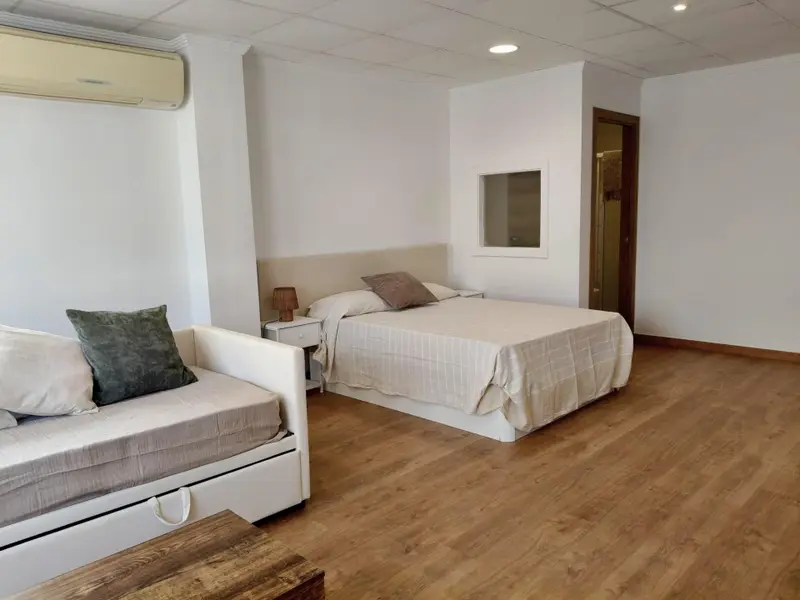Local comercial de 4 dormitorios en Calpe, Costa Blanca — foto 2 de 18
