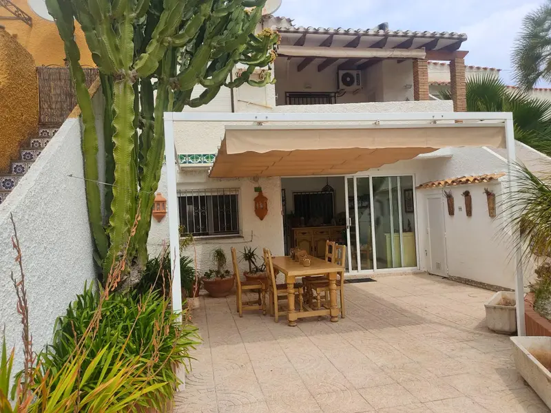 بنغالو de 3 dormitorios en Dénia, Costa Blanca — صورة 3 من 11