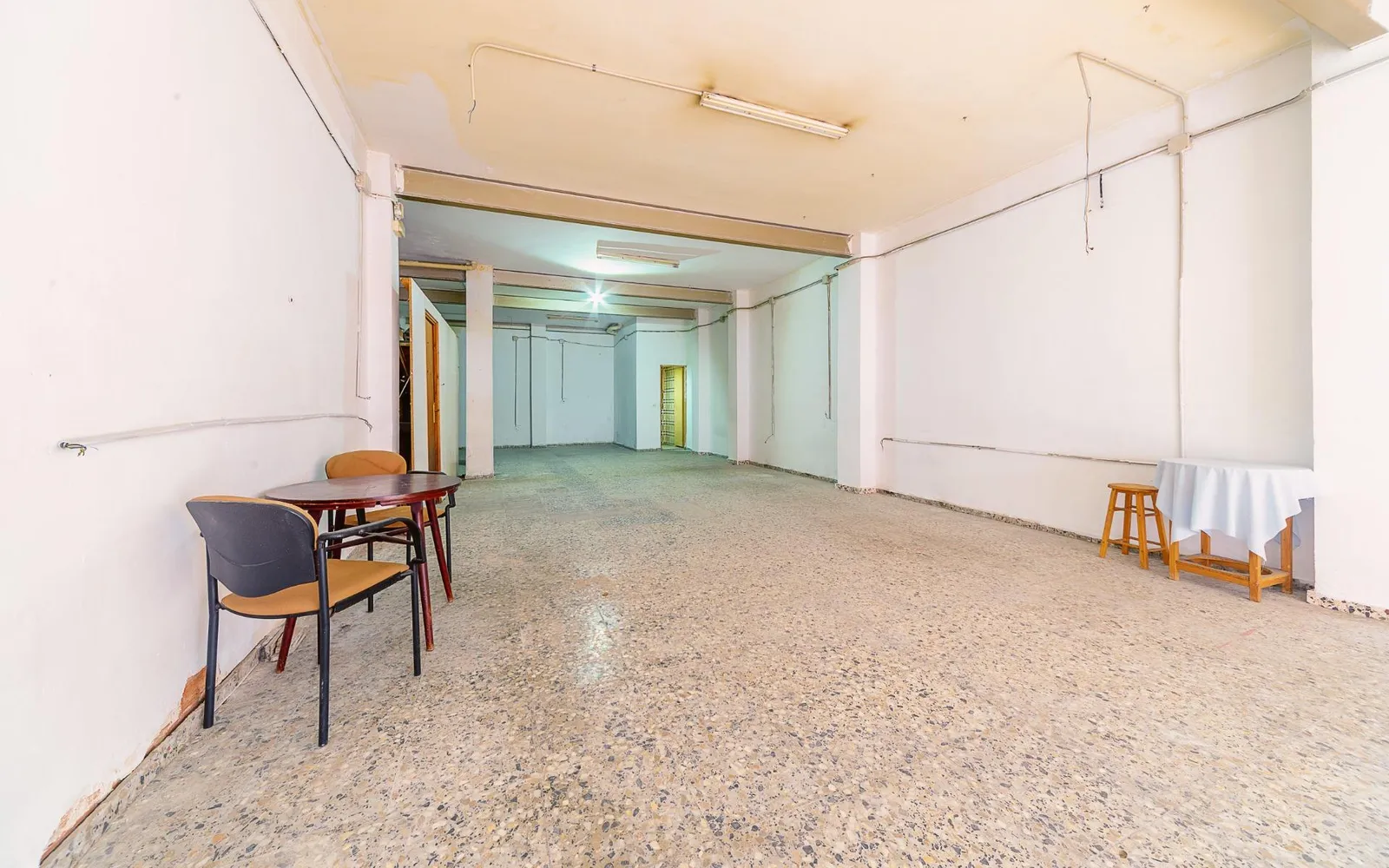 Local comercial en Elche, Costa Blanca — foto 1 de 9