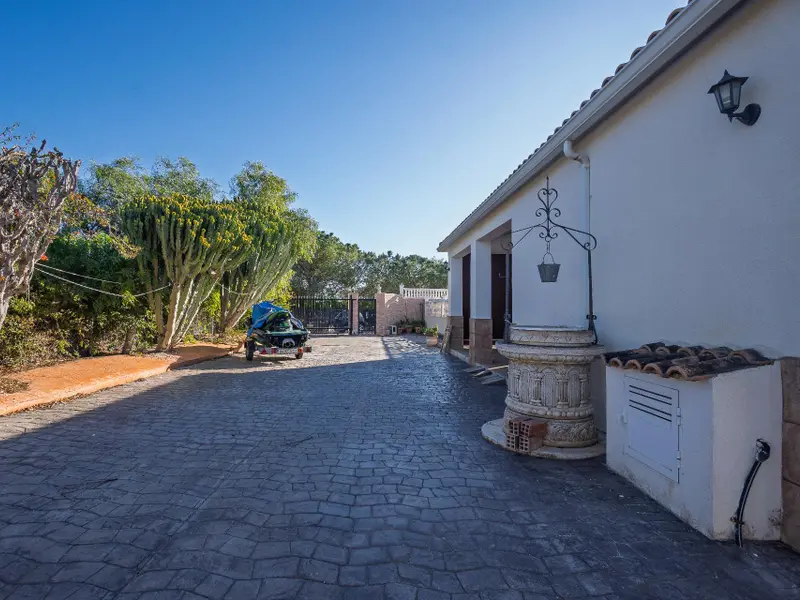 Villa with 3 bedrooms in Elche, Costa Blanca — photo 22 of 30