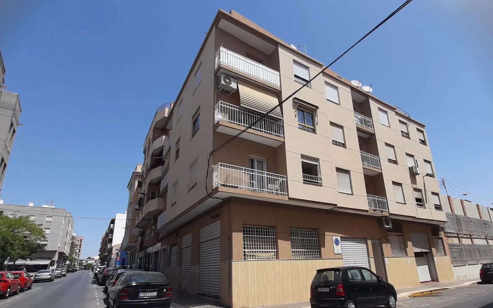 Local comercial en Elche, Costa Blanca — foto 1 de 4