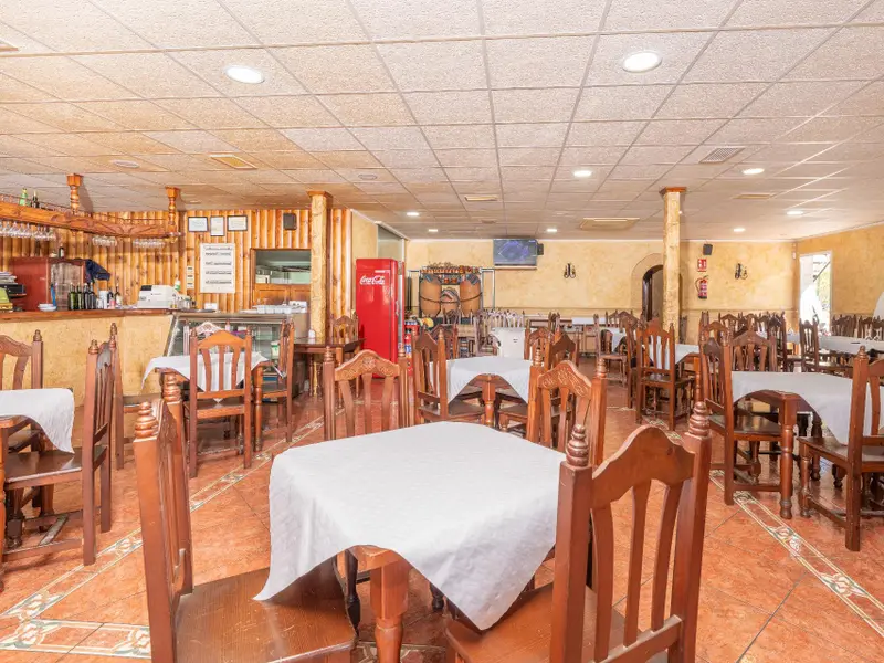 Local comercial de 4 dormitorios en Desconocido, Costa Blanca — foto 2 de 30