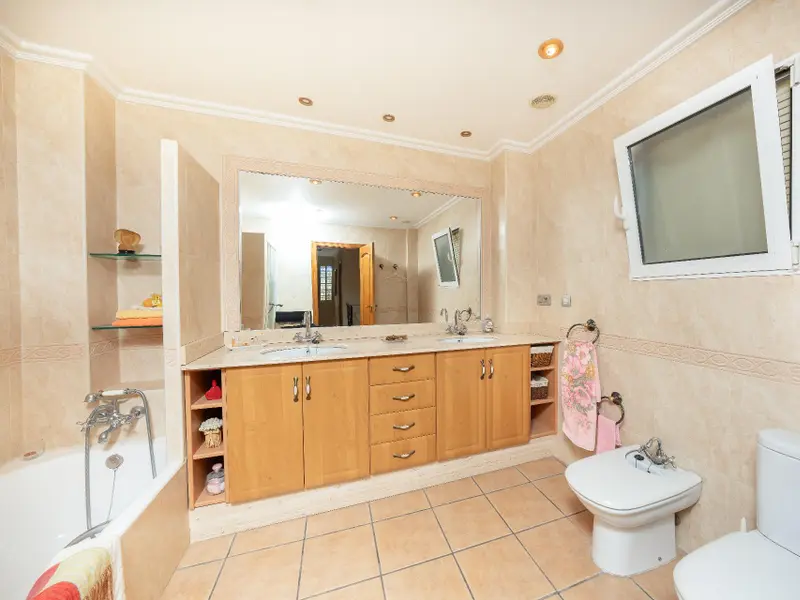 Maison mitoyenne avec 5 chambres à Daya Nueva, Costa Blanca — photo 28 sur 30