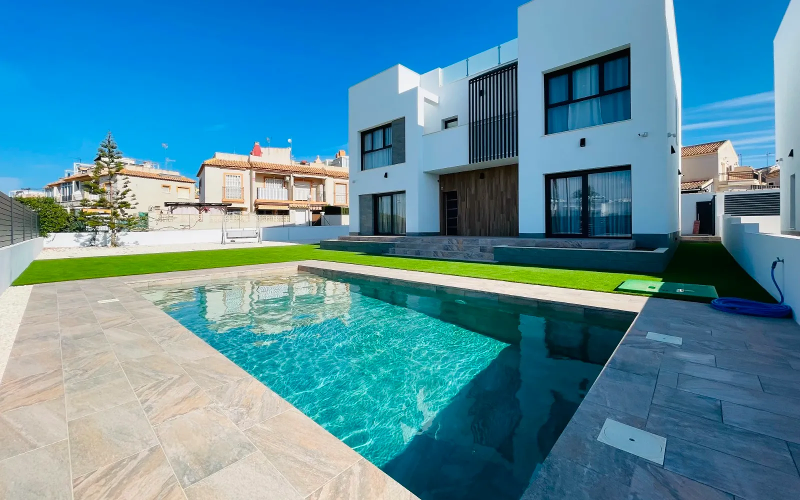 Freistehende Villa mit 5 Schlafzimmern in Torrevieja, Costa Blanca — Foto 1 von 1
