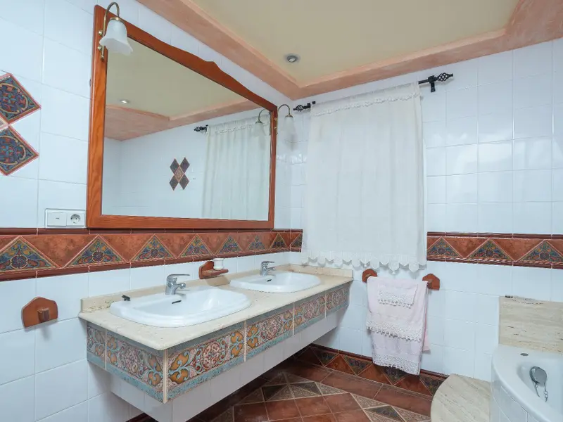Villa with 3 bedrooms in Elche, Costa Blanca — photo 12 of 30