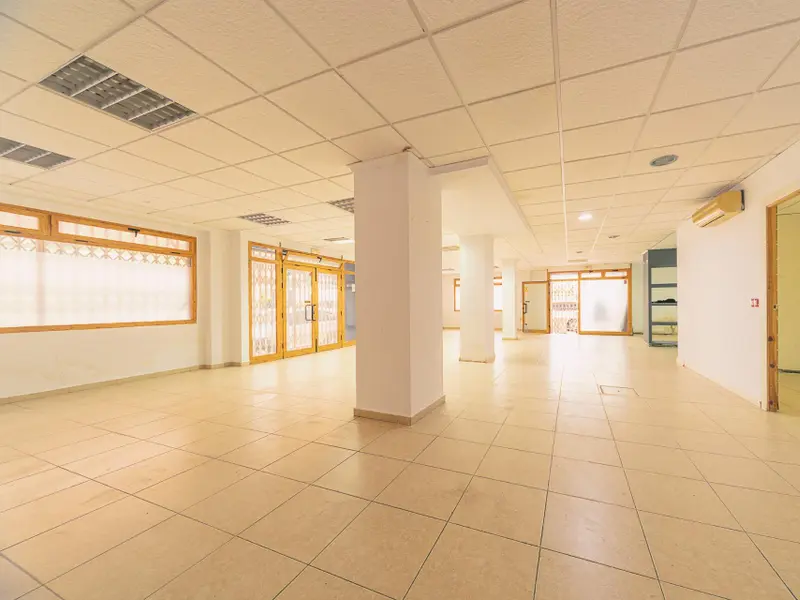 Local comercial en Dénia, Costa Blanca — foto 1 de 15