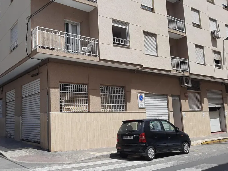 Local comercial en Elche, Costa Blanca — foto 2 de 4