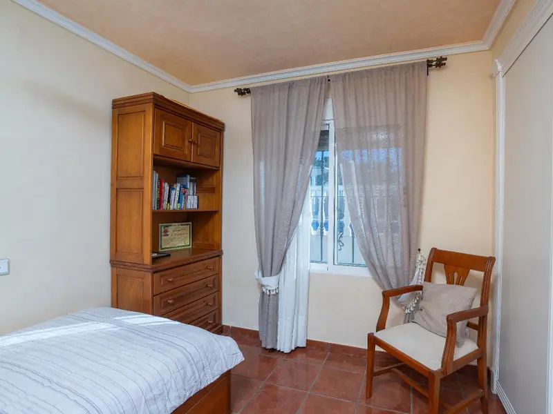Villa with 3 bedrooms in Elche, Costa Blanca — photo 14 of 30