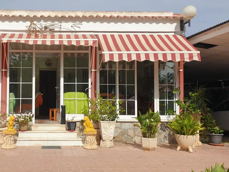 Villa de 3 dormitorios en Elche, Costa Blanca — foto 1 de 27