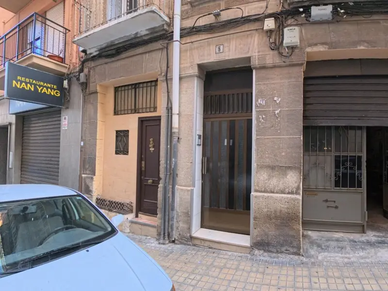 Local comercial en Alcoy, Costa Blanca — foto 1 de 16