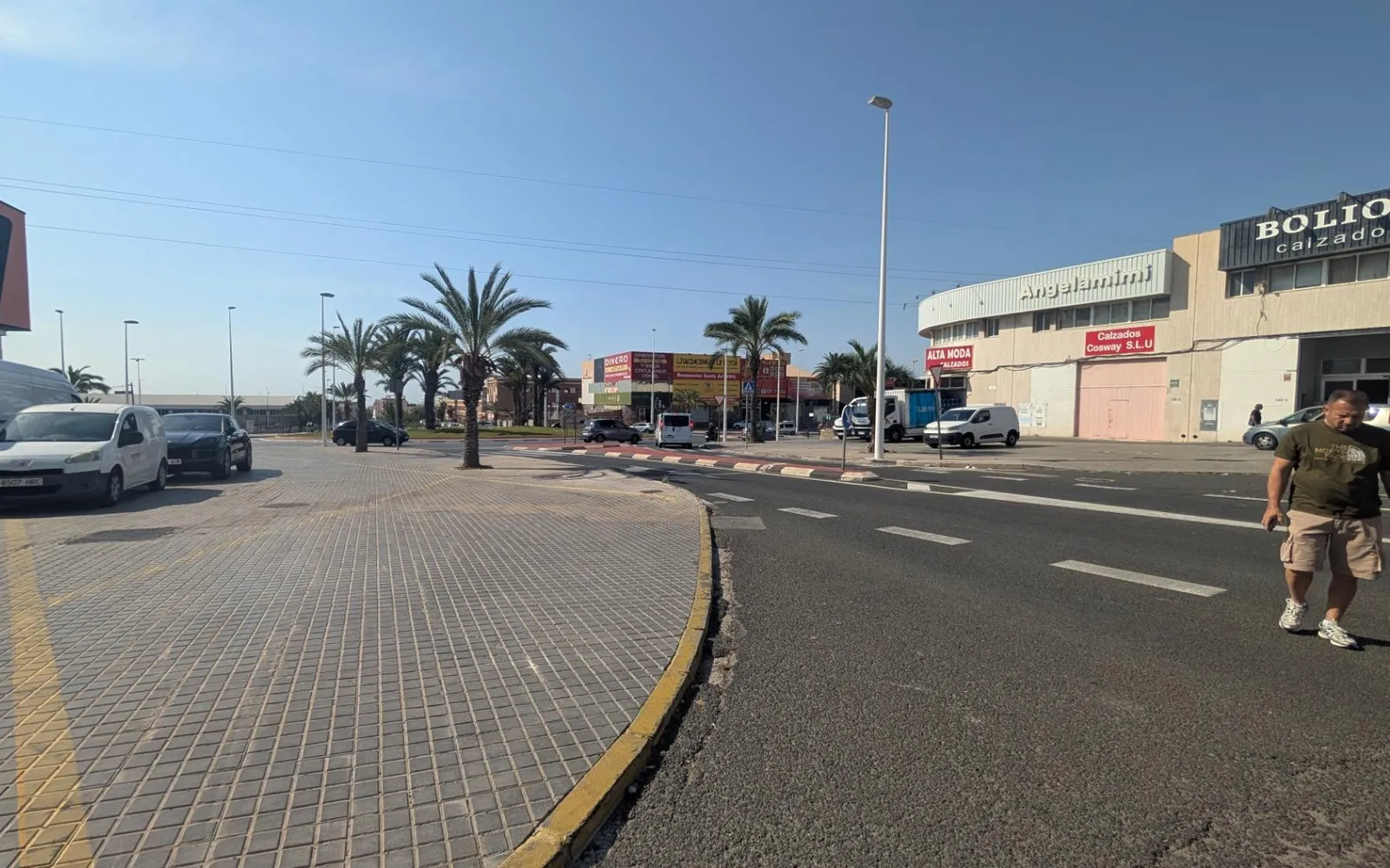 Local comercial en Elche, Costa Blanca — foto 1 de 23