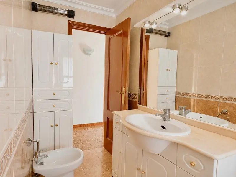 Apartamento de 4 dormitorios en Alicante, Costa Blanca — foto 5 de 17
