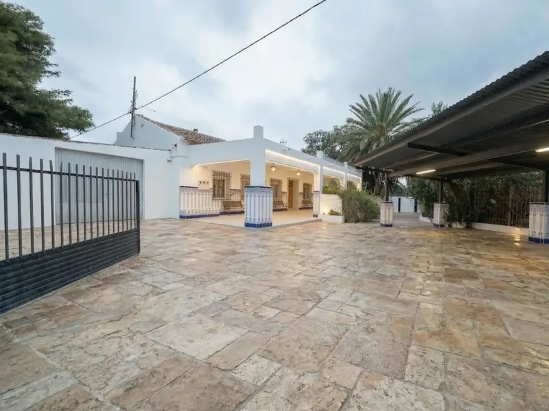 Local comercial en Crevillent, Costa Blanca