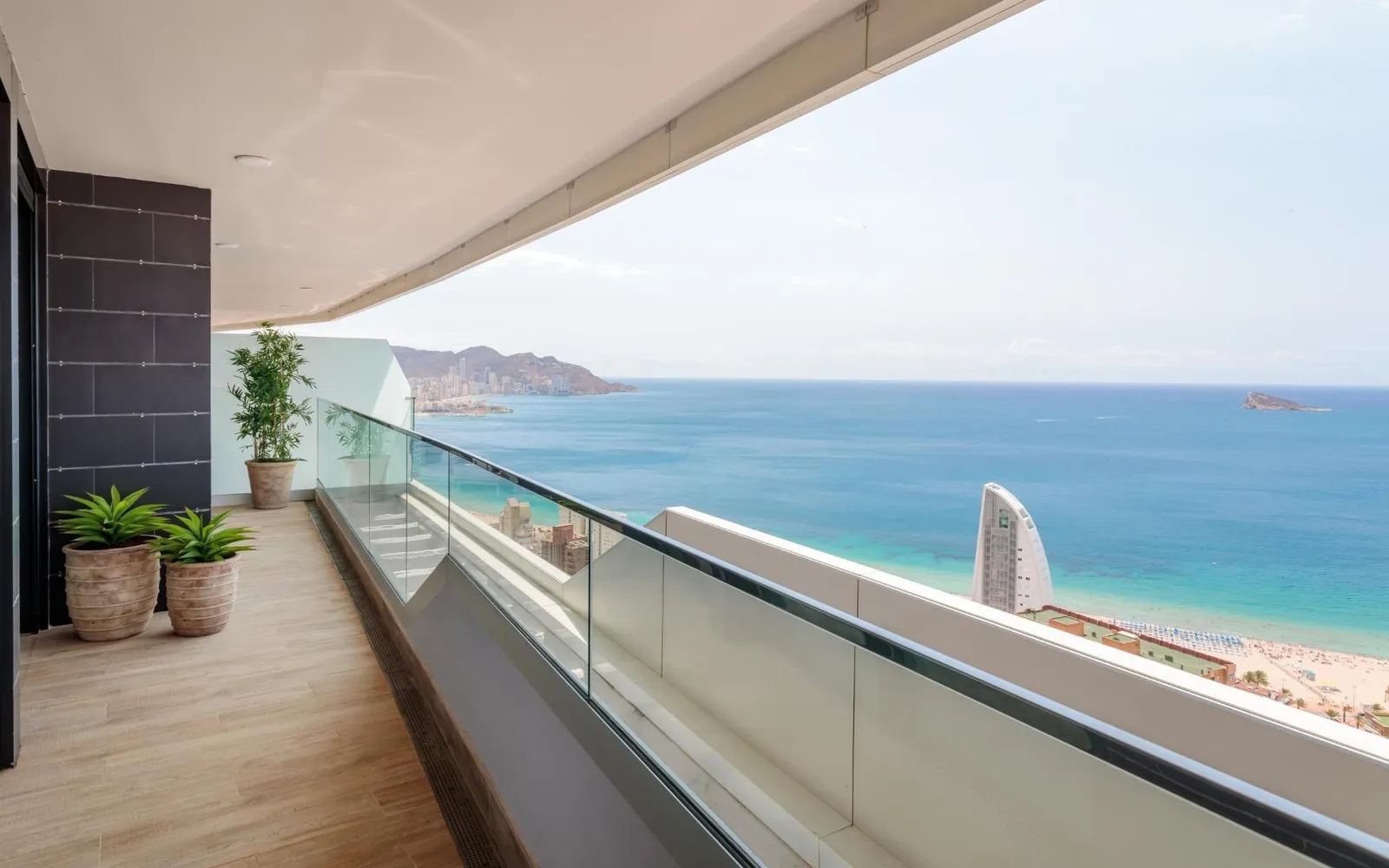 شقة de 2 dormitorios en Benidorm, Costa Blanca — صورة 1 من 30