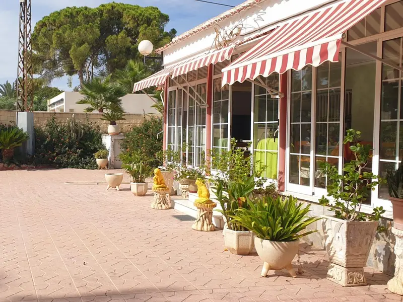 Villa de 3 dormitorios en Elche, Costa Blanca — foto 2 de 27