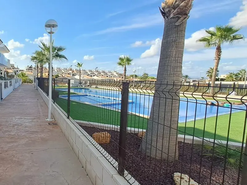 بيت متصل de 3 dormitorios en Torrevieja, Costa Blanca — صورة 3 من 30