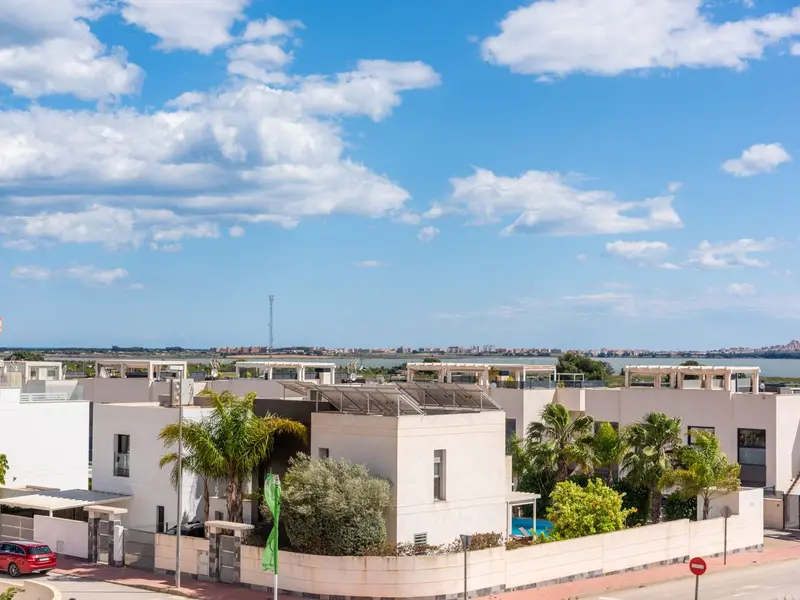 Villa with 3 bedrooms in Los Montesinos, Costa Blanca — photo 8 of 10