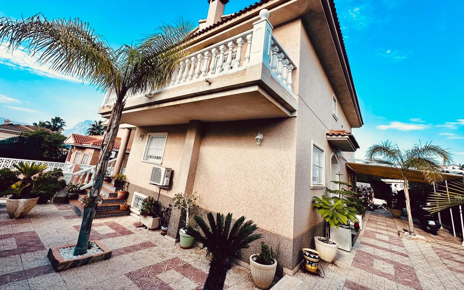 Villa de 4 dormitorios en Benidorm, Costa Blanca — foto 1 de 26