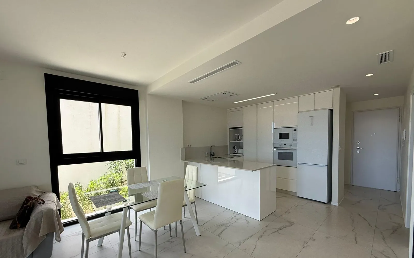 Apartamento de 2 dormitorios en Finestrat, Costa Blanca — foto 1 de 25