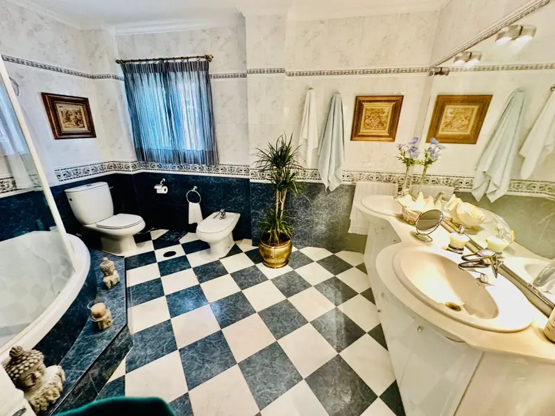 Villa de 4 dormitorios en Benidorm, Costa Blanca — foto 7 de 26