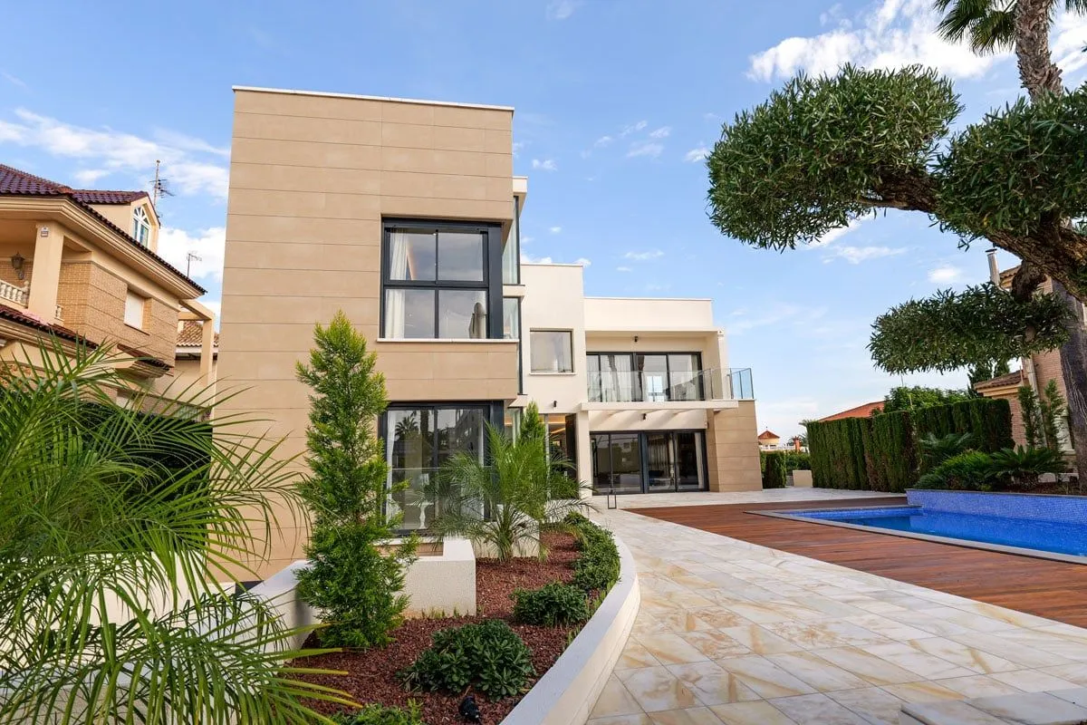 Villa mit 3 Schlafzimmern in Torrevieja, Costa Blanca — Foto 1 von 30