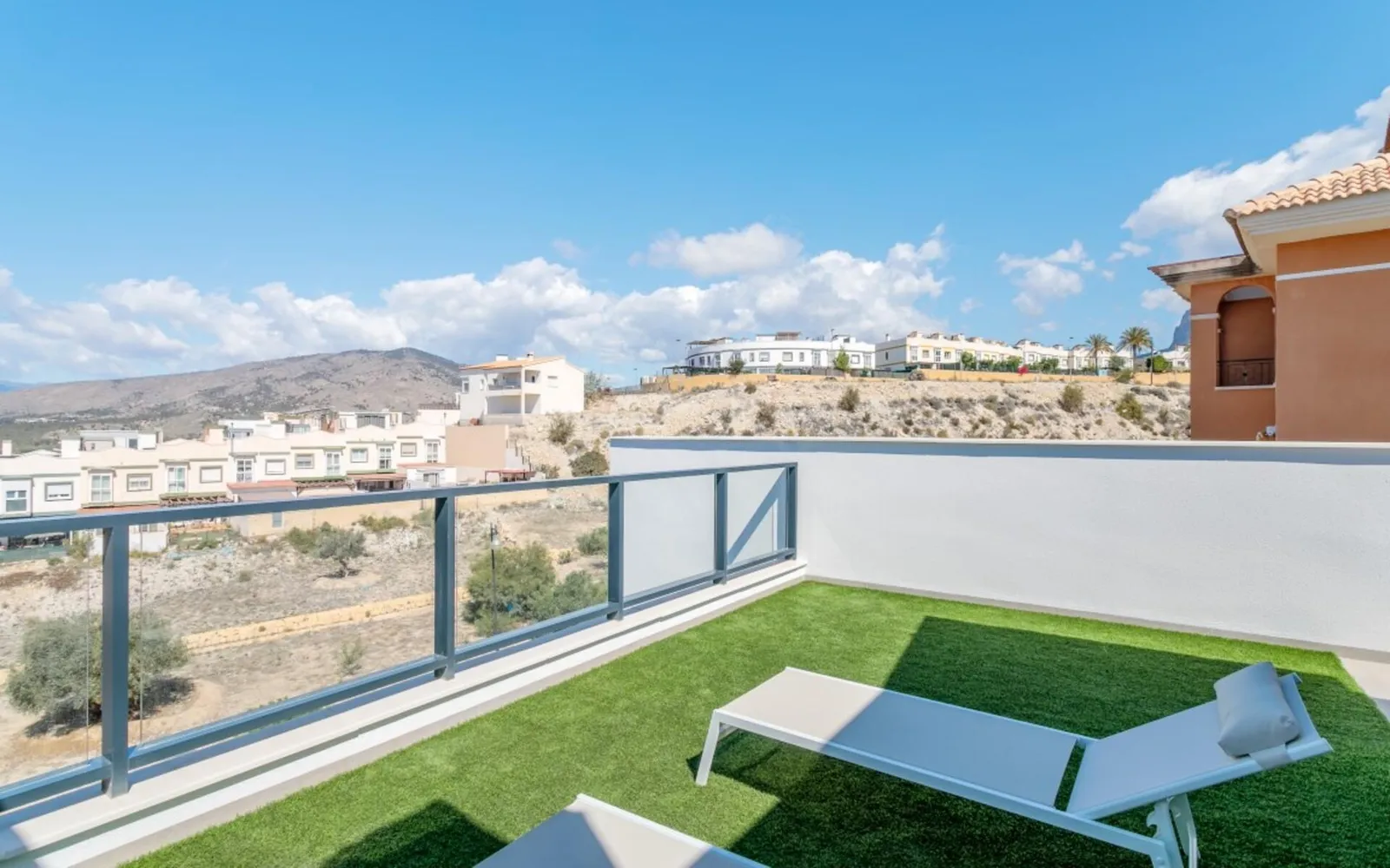 Villa de 4 dormitorios en Finestrat, Costa Blanca — foto 1 de 27