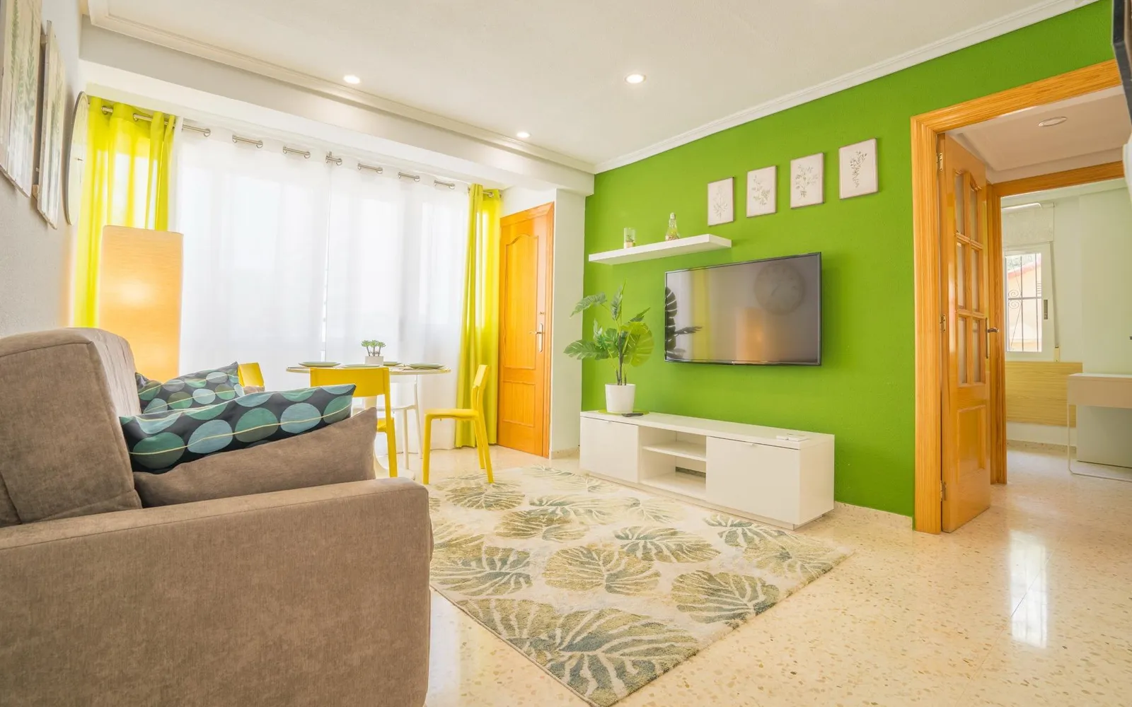Apartamento de 2 dormitorios en Benidorm, Costa Blanca — foto 1 de 12