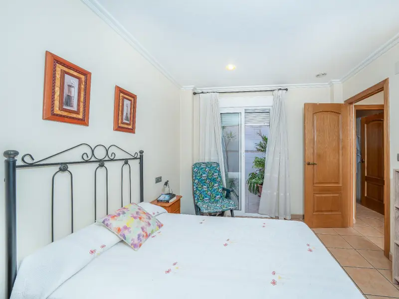Maison mitoyenne avec 5 chambres à Daya Nueva, Costa Blanca — photo 19 sur 30