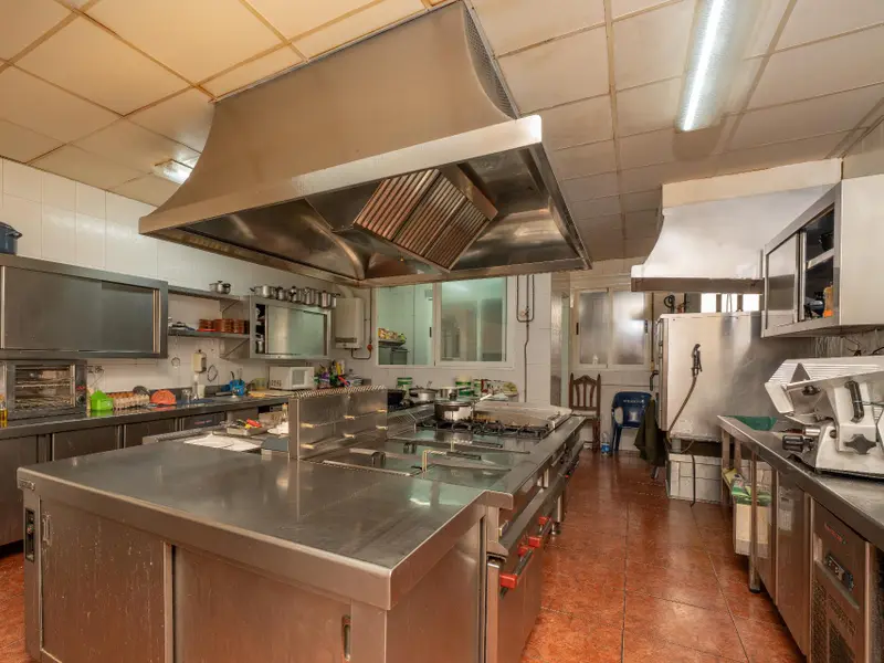 Local comercial de 4 dormitorios en Desconocido, Costa Blanca — foto 7 de 30