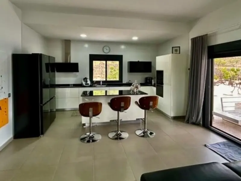 Villa de 3 dormitorios en Hondón de las Nieves, Costa Blanca — foto 8 de 29