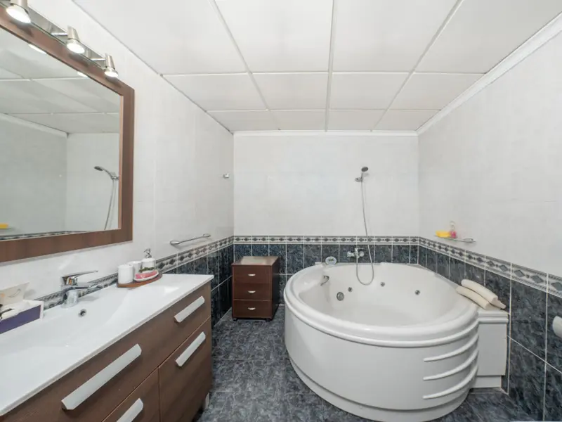 Local comercial de 4 dormitorios en Desconocido, Costa Blanca — foto 17 de 30
