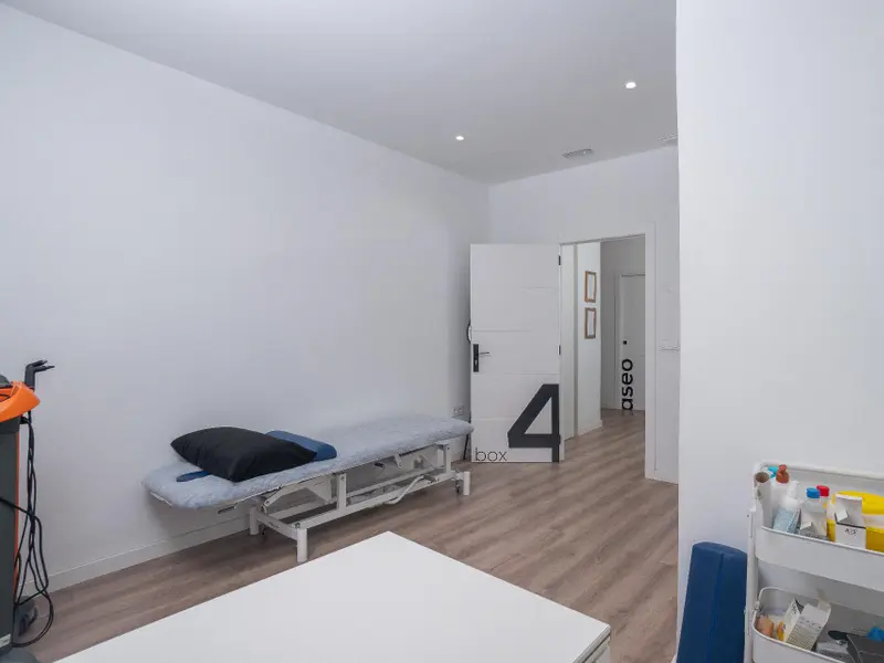 Local comercial de 4 dormitorios en Alicante, Costa Blanca — foto 12 de 30