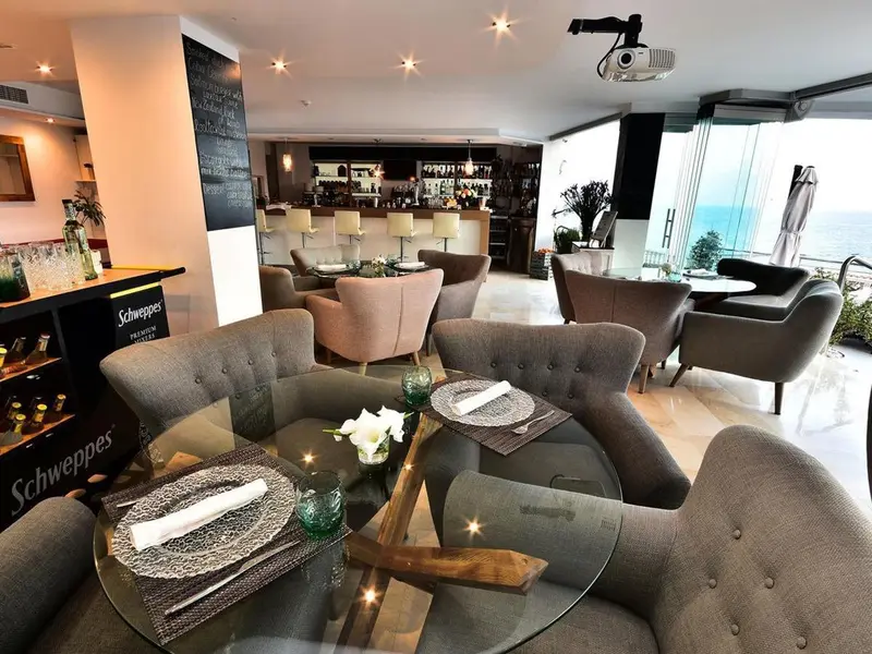 Local comercial de 24 dormitorios en Benidorm, Costa Blanca — foto 7 de 27